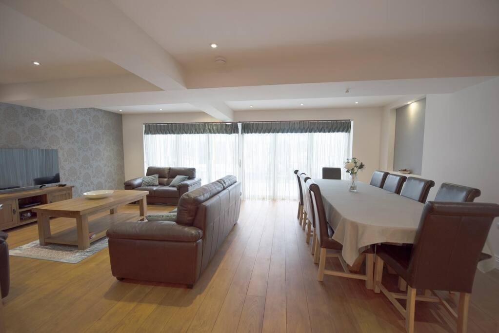 Luxury 6 Bedroom House With Parking - Northwood Northwood  Exterior foto